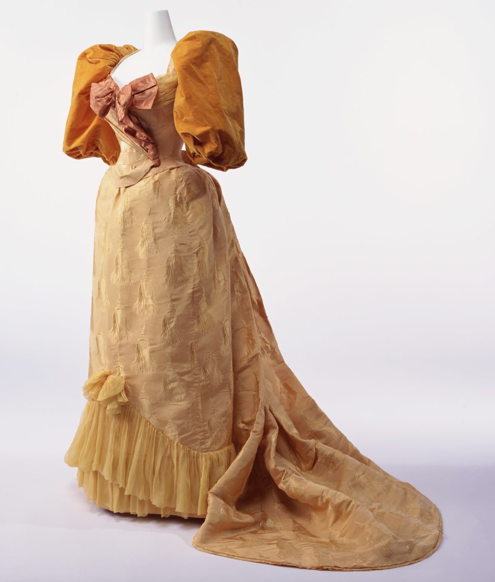 Вечернее платье, 1894 год, Шёлковая парча, тафта, шифон. Модный дом Ворта.