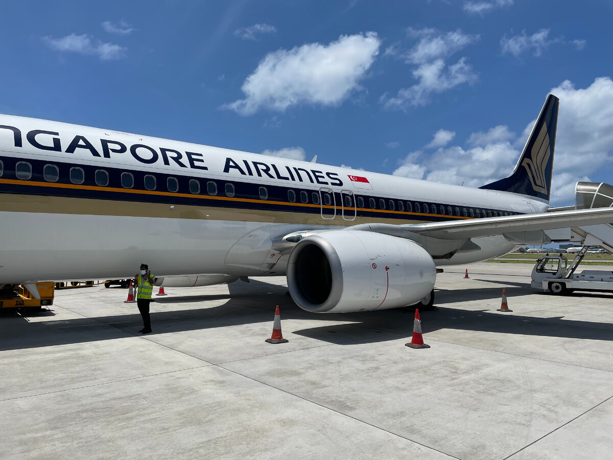 Боинг-737 Singapore Airlines в аэропорту Velana International (снято мною 20.08.2021).