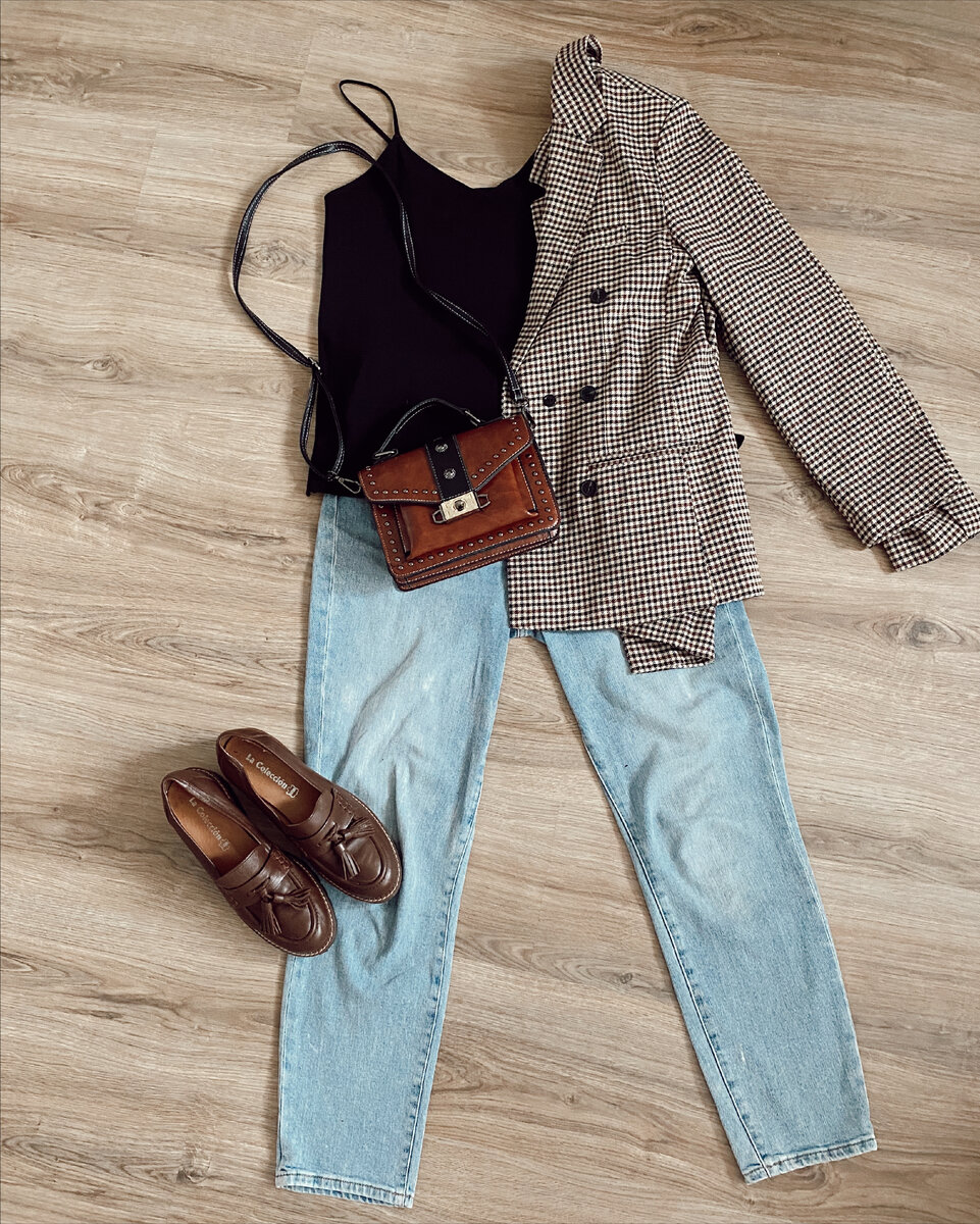 Аналогично первому, но с заменой топа. Мелочь, а смотрится уже совсем по-другому