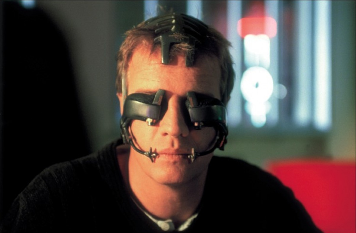 Кристофер Ламберт в фильме "Нирвана"