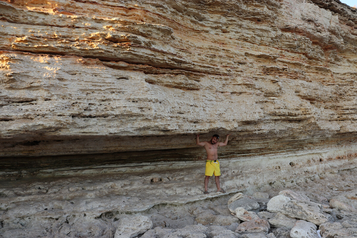 Отвесные известняковые скалы. Фото автора
