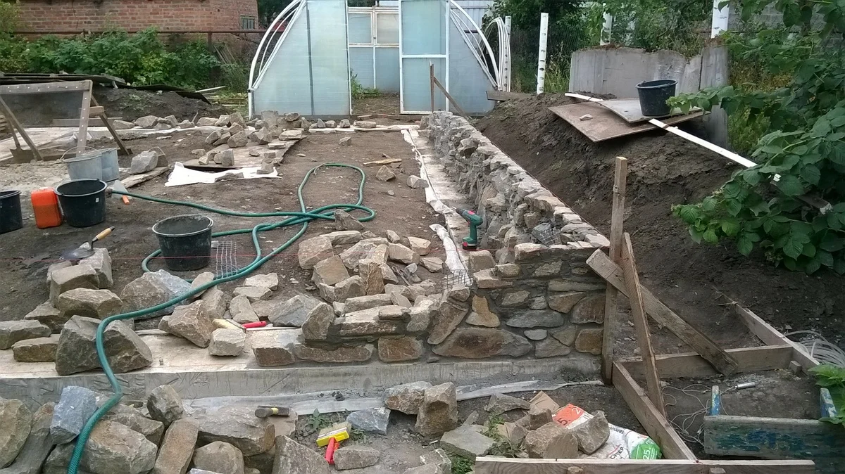 Однажды, затратив 15 000 руб, уже сэкономил более 50 000 руб. Показываю, как сделал цоколь, забор и крыльцо2