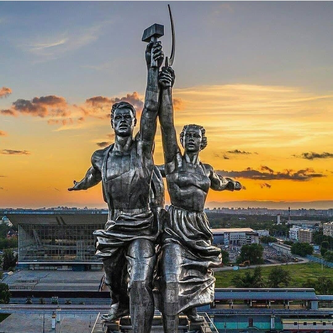 Картина колхозница и рабочий