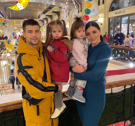 Дима, Василиса, София и Ольга Дмитренко (фото из Instagram)