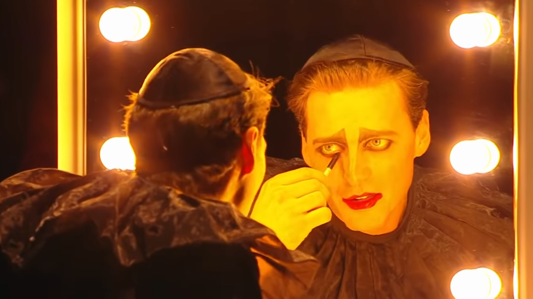 Иван Колесников в роли Пьеро. 