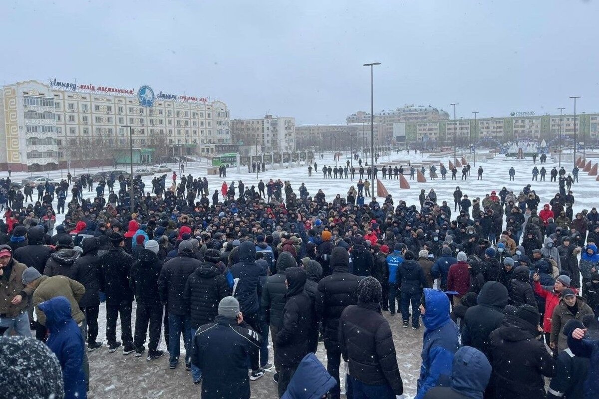 События в казахстане сегодня. Казахстан январь 2022 протесты. Массовые протесты в Казахстане 2022. Митинги в Алматы январь 2022. Митинг в Казахстане январь 2022.