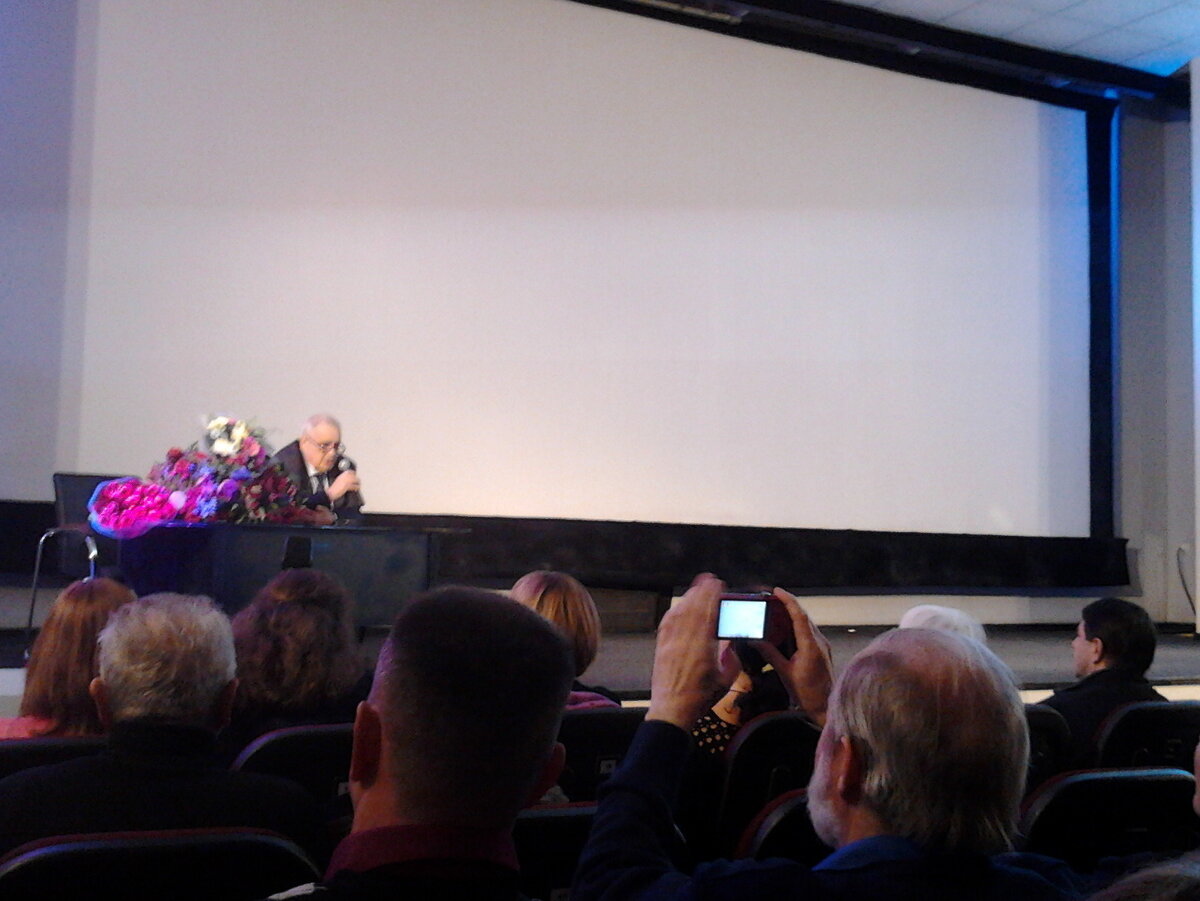 Фото автора, 2012 год. Обратите внимание, сколько цветов