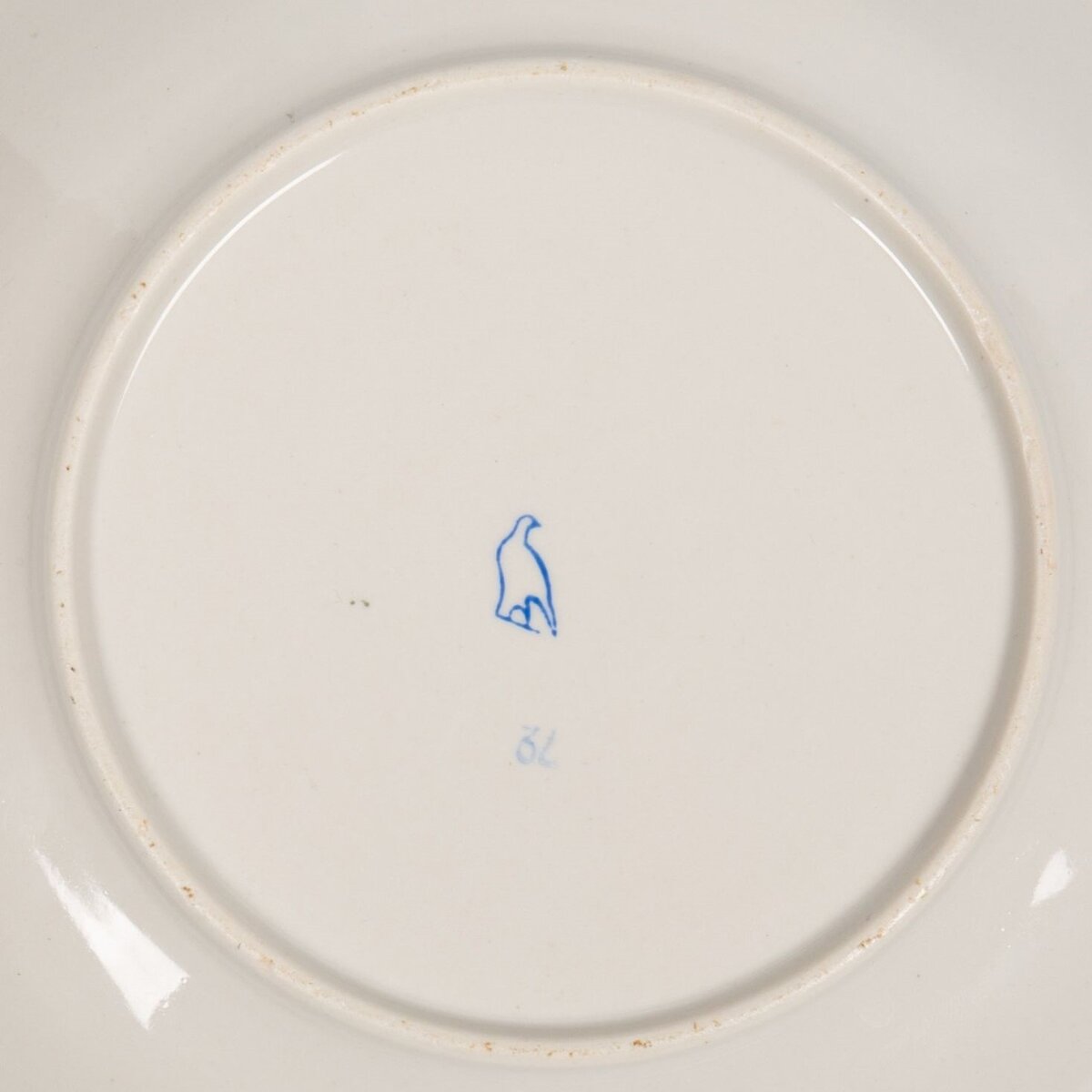 Пётр Леонов (роспись). Блюдо «Золотой олень». 1964–1968. Дулёво. Аукцион «Искусство. Творчество. Ремёсла». Источник: ru.bidspirit.com