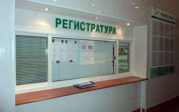 Есть люди чудесного, райского типа, с душой до грехопадения, детски простые и непосредственные, чуждые всякой лжи и злобы. И это не как результат какой-нибудь борьбы с собой, усилий – такими они рождаются – людьми без греха. И странно, что постоянно эти люди стоят вне Церкви, даже иногда совсем обходятся без религии. Они слишком просты и цельны, чтобы богословствовать, и слишком стыдливы и целомудренны, чтобы выражать свои чувства какими-нибудь словами или знаками (обряд). В религии самое важное не вера, а любовь к Богу, а Бога они любят, потому что любят Красоту, Добро, Истину – а это все стихии Божества. Сколько есть людей, утверждающих, что они верующие, и не имеющих этого чувства Красоты, Добра, со злобой и грехом в душе, с полным безразличием к Истине, так как ее вполне для них заменяют полторы дюжины маленьких истин, за которые они самолюбиво держатся. А те – простые и верные души, живущие и на земле в радости – после смерти, я уверен, прямо идут в Царствие Света и Радости, как «подобное всегда стремится к подобному», и в обществе святых – простых и блаженных душ – они чувствуют себя, как в своей родной стихии. Мы, так называемые «верующие», говорим: «пойду» и не идем, а они ведь и не говорят «не пойду», а просто исполняют волю Отца.