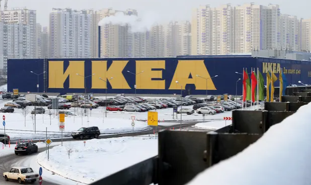 Ikea закрывает все магазины и фабрики в России на фоне бегства западных фирм Lif