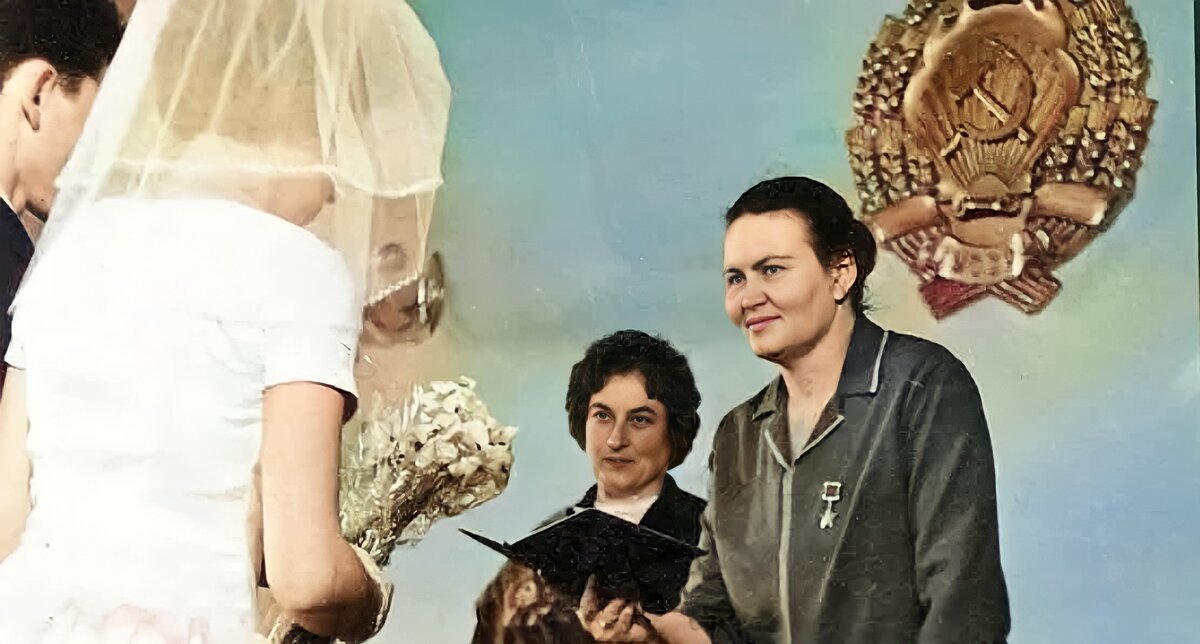 М.К. Байда на работе. Раскрашено автором статьи с помощью нейросетей