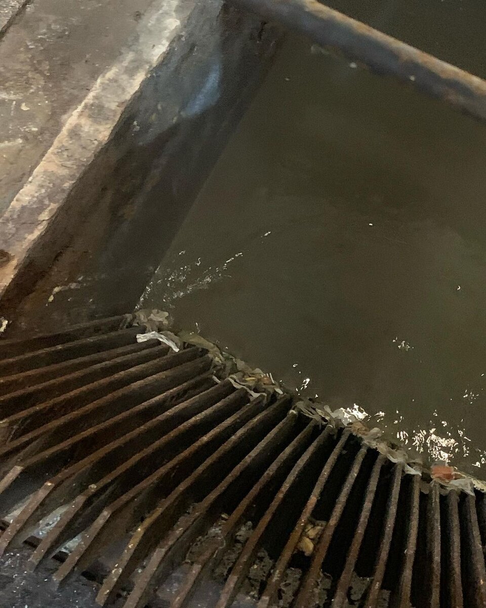 Мусор на решетках КНС