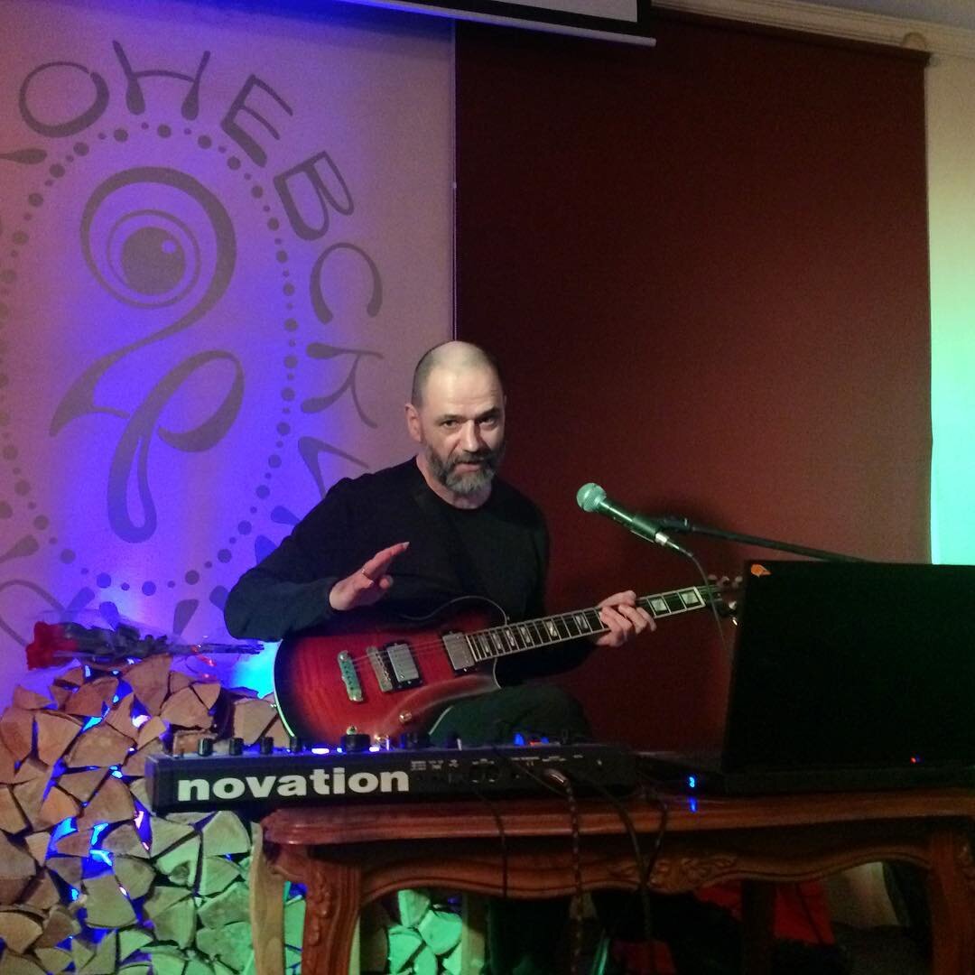 Гитарист Андрей Шаталин