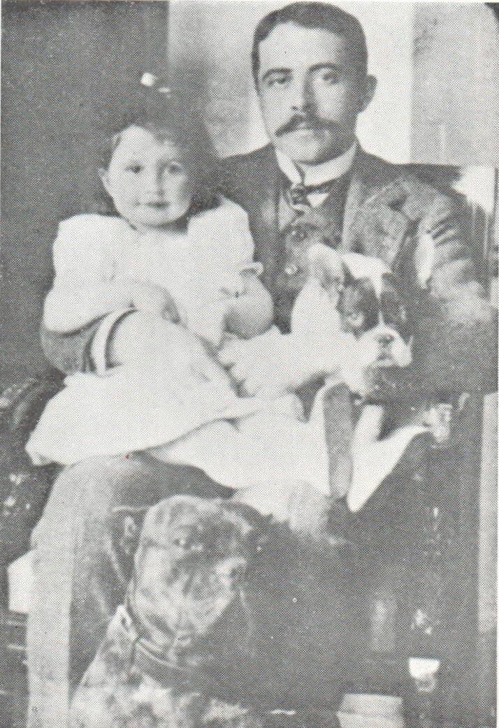 Бэби в возрасте трех лет с отцом