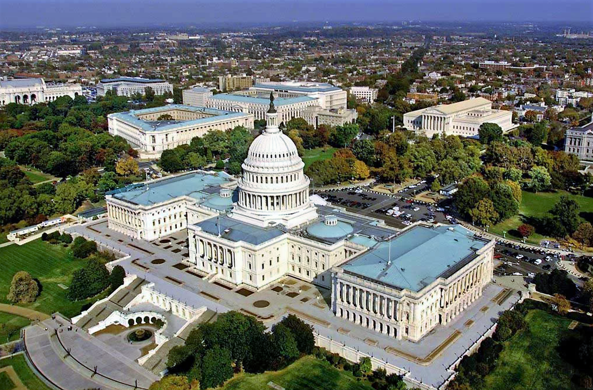 Washington is capital of usa. Капитолий США В Вашингтоне. Здание конгресса США В Вашингтоне. Вашингтон конгресс Капитолий. Капитолийский холм США.