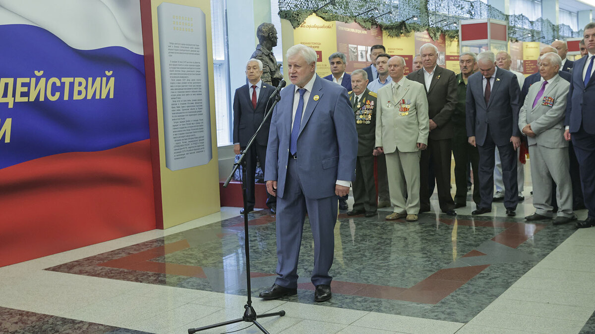 Фото из открытых источников. Выступает С.Миронов на открытии выставки.