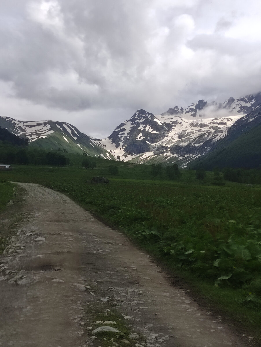 Дорога к Софийским водопадам.