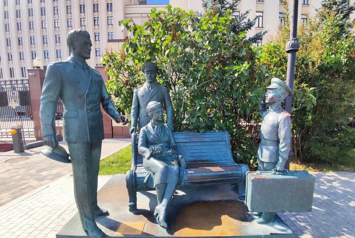 Офицеры памятник в москве