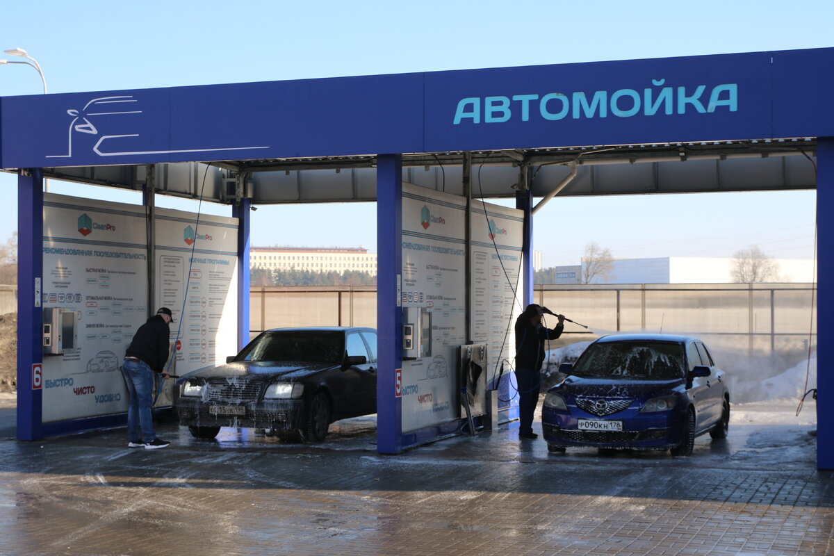     Миллионер из трущоб: сколько может заработать автомойщик в России Фото globallookpress.com