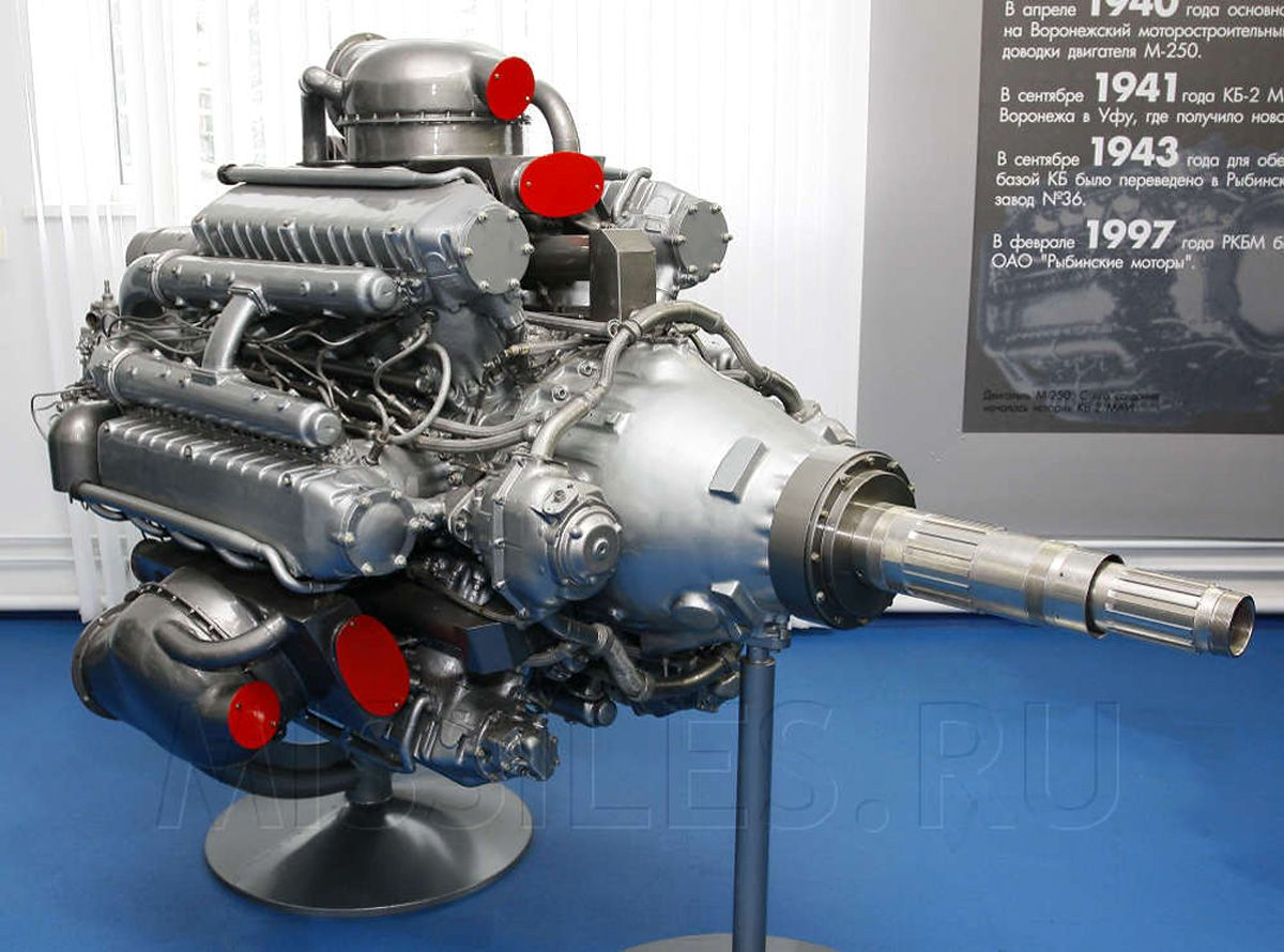 24-цилиндровый (6 продольных рядов по 4 цилиндра) мотор ВД-4К Добрынина М-253к