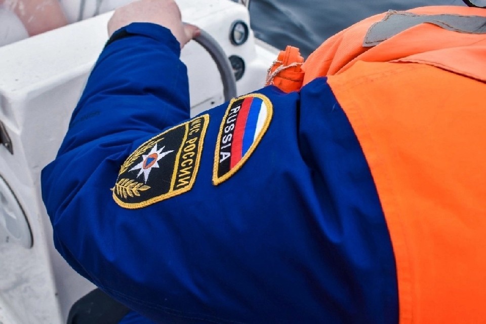     Не стоит забывать о спасательном жилете. Фото: vk.com/mchs_murmansk