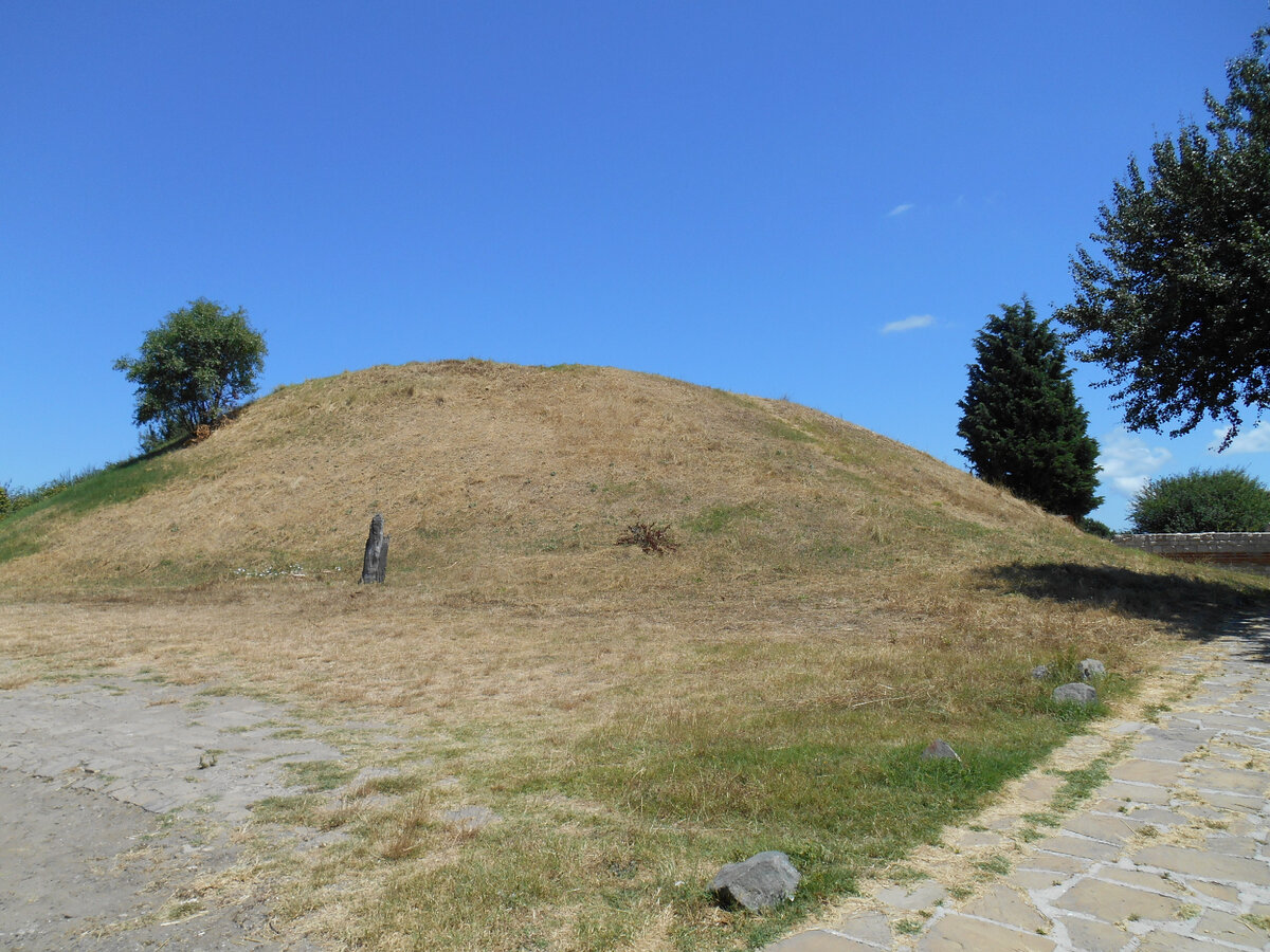 Фото автора, вид Гробницы снаружи