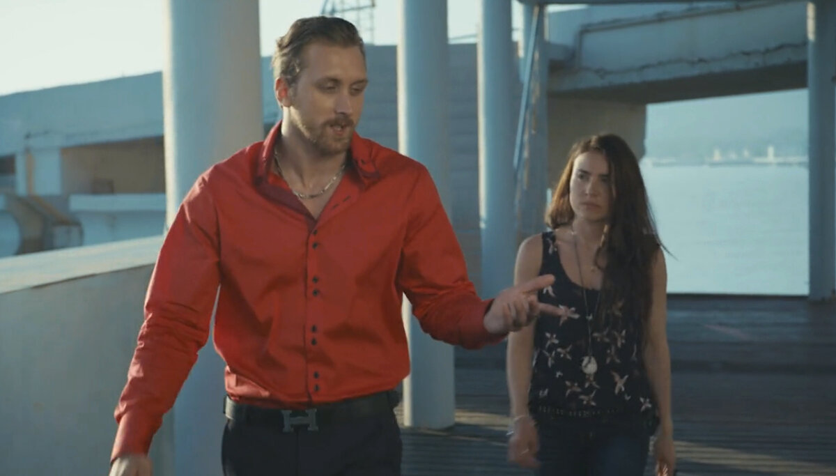 Кадр из кинофильма "Горько!", 2013 г., режиссер Жора Крыжовников, сценаристы  Алексей Казаков, Николай Куликов (скриншот)