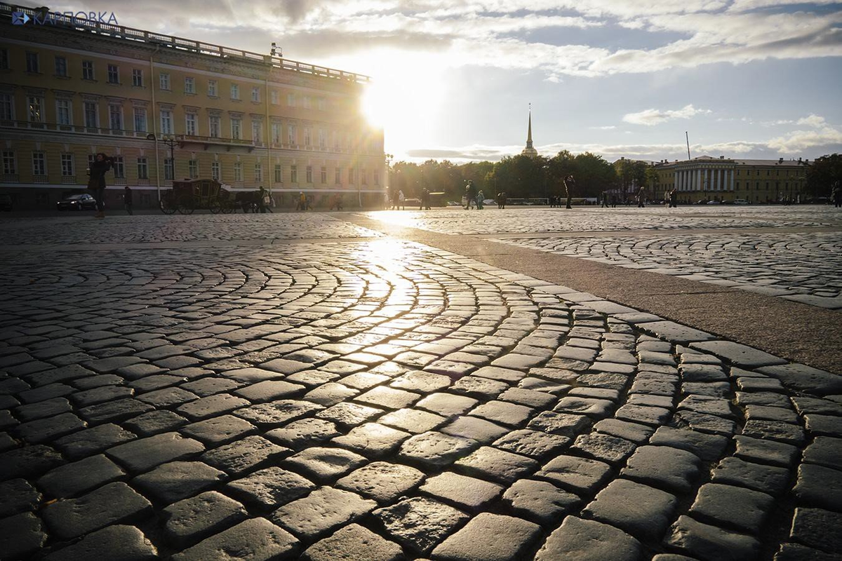 Мостить мощу. Булыжная Мостовая Санкт Петербург. Булыжная Мостовая Дворцовой площади. Дворцовая площадь мощение. Историческая булыжная Мостовая Питер.