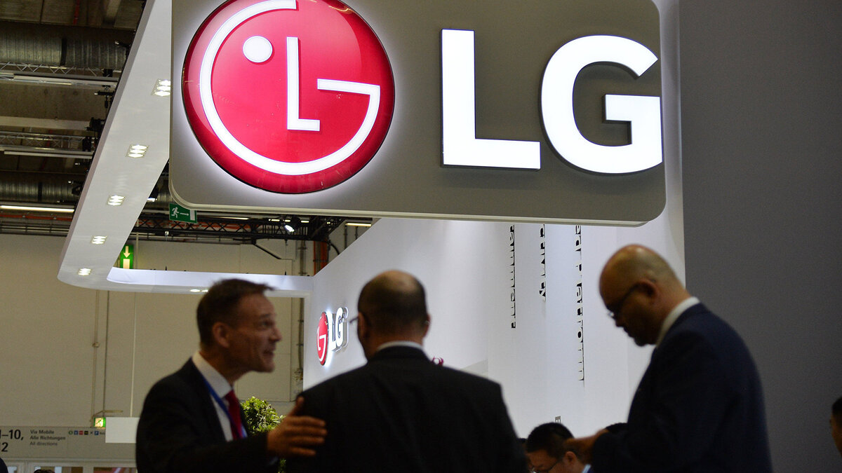    Стенд компании LG на международном автомобильном салоне во Франкфурте© РИА Новости . Алексей Витвицкий