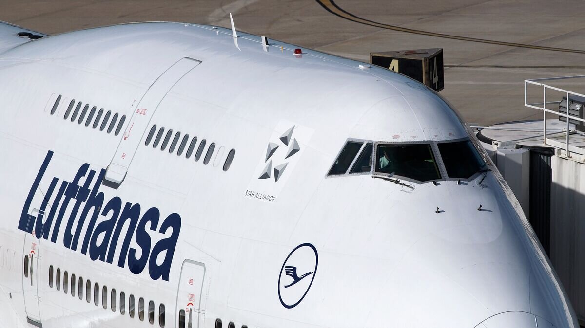    Самолет Lufthansa© Flickr / BriYYZ