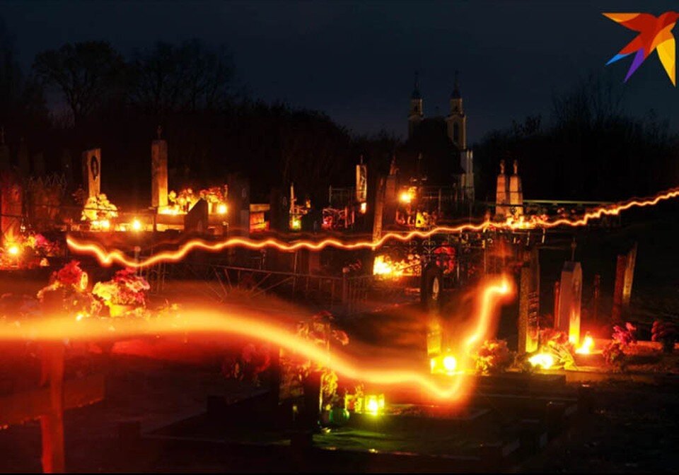     Такую картину можно увидеть на белорусских кладбищах на Дзяды. Сергей ГАПОН