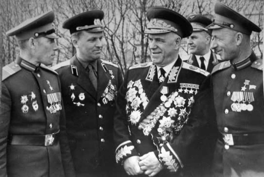 Георгий Жуков с Кантарией и Егоровым 