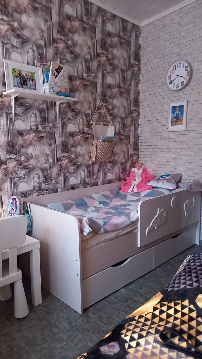 Так теперь выглядит уголок дочери. 