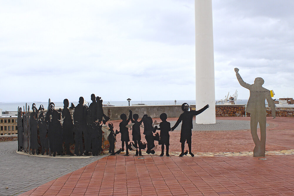 Порт-Элизабет, Нельсон Мандела ведёт народ Южной Африки в светлое будущее. Фото автора