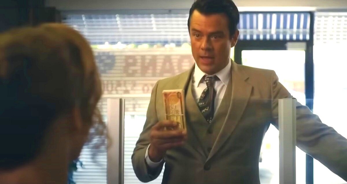 - Как говаривал мой дедушка: не в деньгах счастье, да несчастье помогло. 