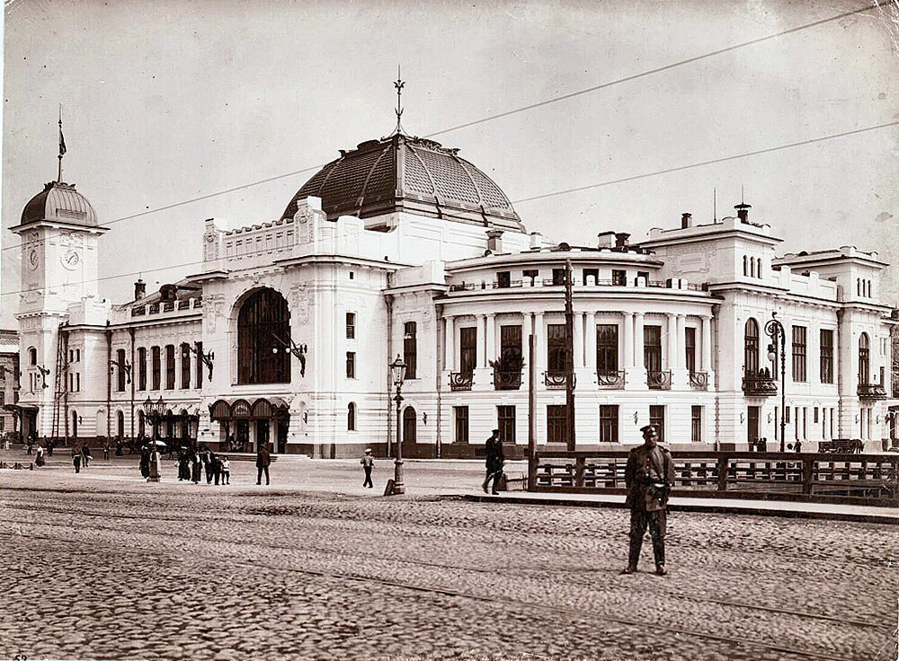 Сегодня каменное здание Витебского вокзала 1904 года постройки является объектом культурного наследия народов России