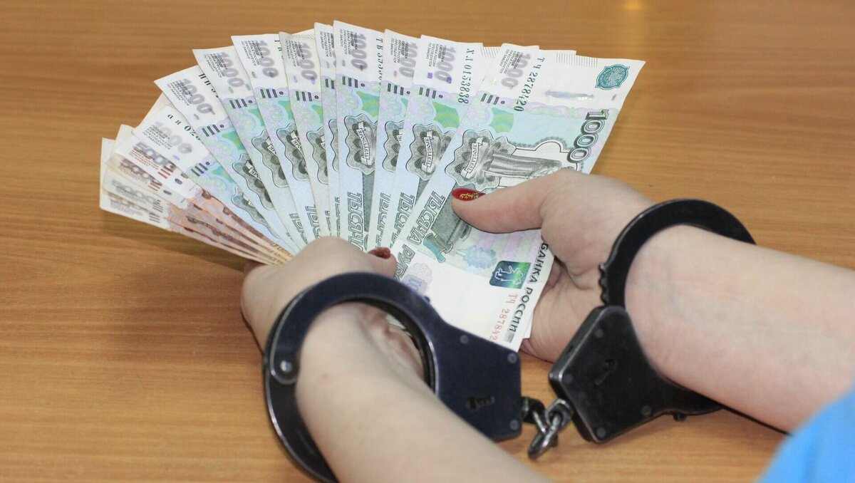     В Ростовской области бывшего участкового подозревают в коррупции и поместили под арест, об этом сообщили в пресс-службе донского УФСБ.