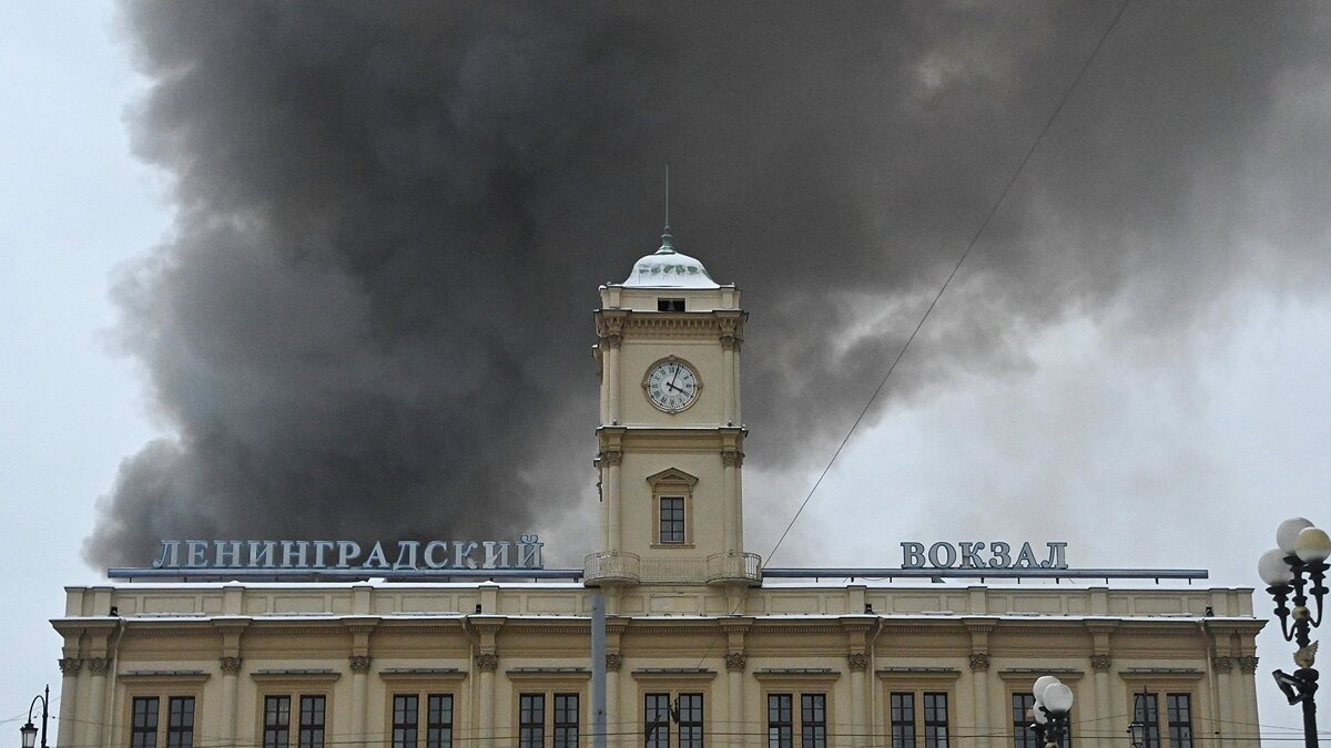   Пожар в районе Комсомольской площади в Москве© РИА Новости . Евгений Одиноков