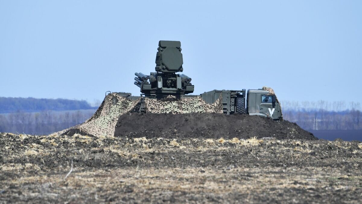    Зенитный ракетно-пушечный комплекс (ЗРПК) "Панцирь-С1" на полевом аэродроме ВКС России© РИА Новости