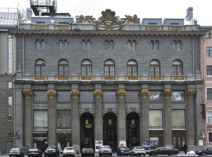 Кинотеатр на современных фотографиях