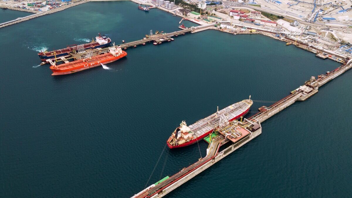    Нефтяной терминал "Шесхарис" в Новороссийске© РИА Новости / Виталий Тимкив