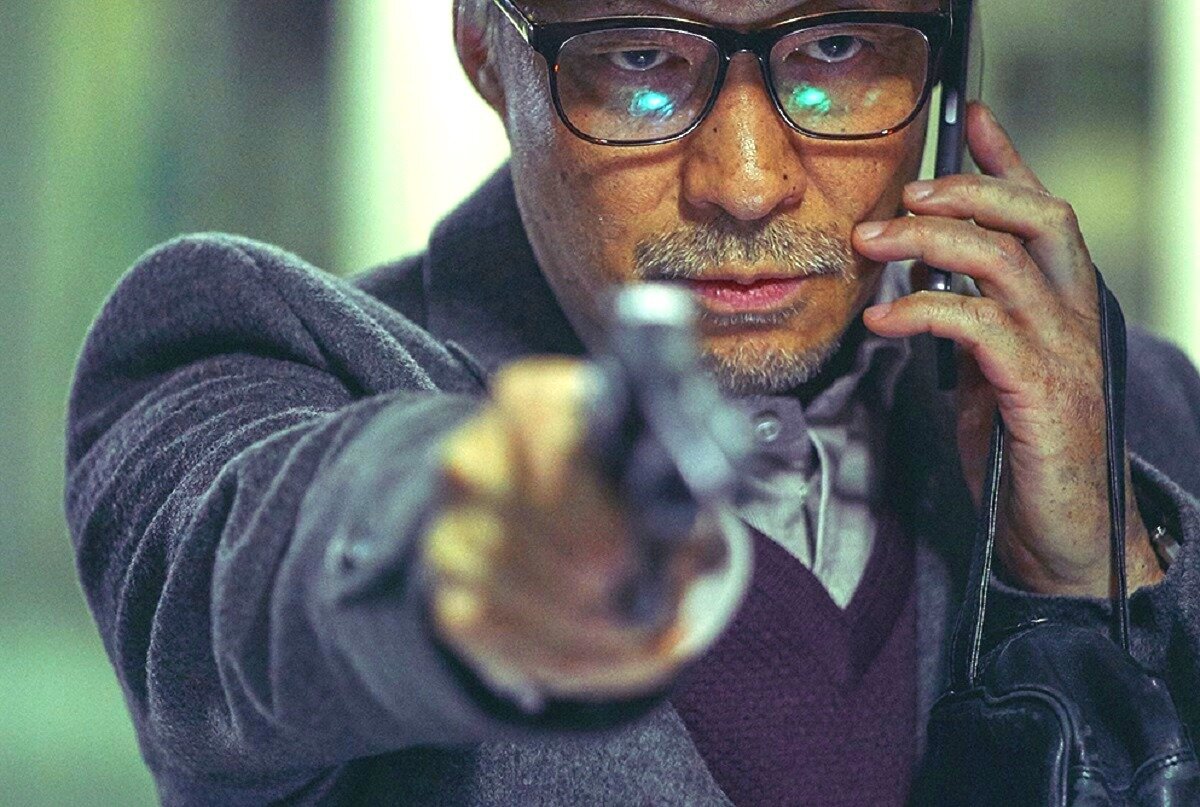 На самом деле мораль у "Помнить" гораздо проще, чем кажется. А именно: за 80-летними старичками всё-таки нужен глаз да глаз, ибо могут удариться во все тяжкие так, что мало никому не покажется. 