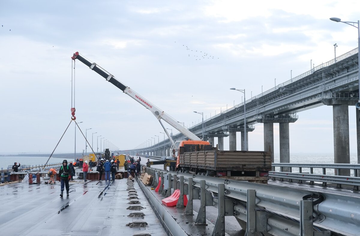 Пролёты автодорожной части Крымского моста.