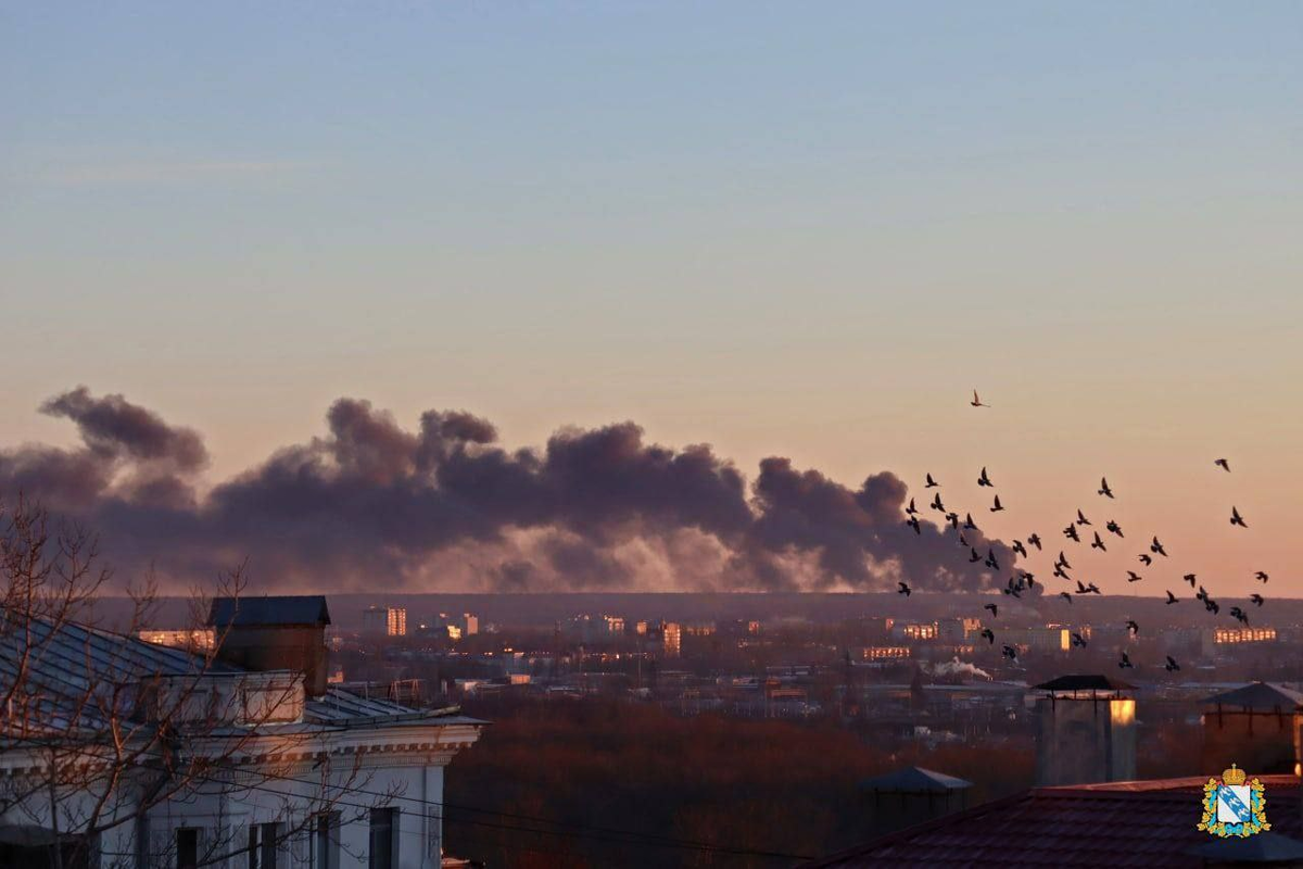 Будет ли атака на курск. Пожары. Пожар на аэродроме. Атака беспилотников в Курске. Пожар в Курске