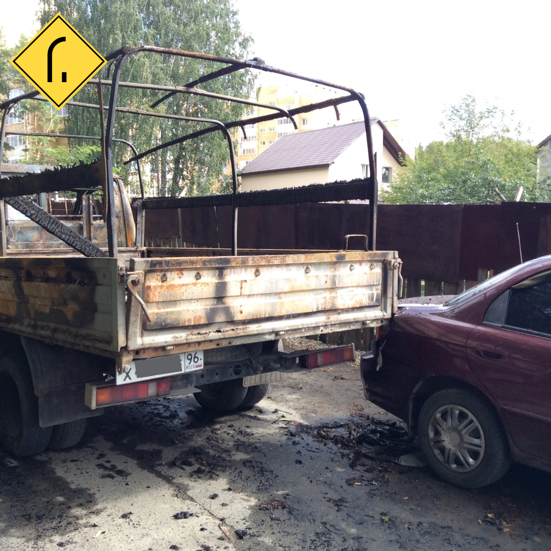 Мой автомобиль чудом не сгорел на пару с "Газелькой"