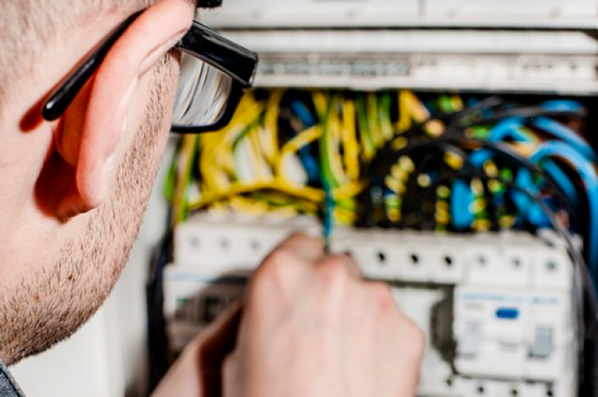    В Курской области бригада электриков попала под обстрел