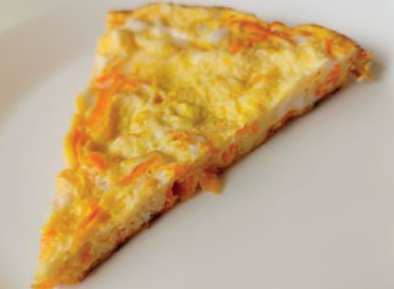 Яркий, уютный омлет - отличное начало дня! Яркости завтраку придаст морковь!