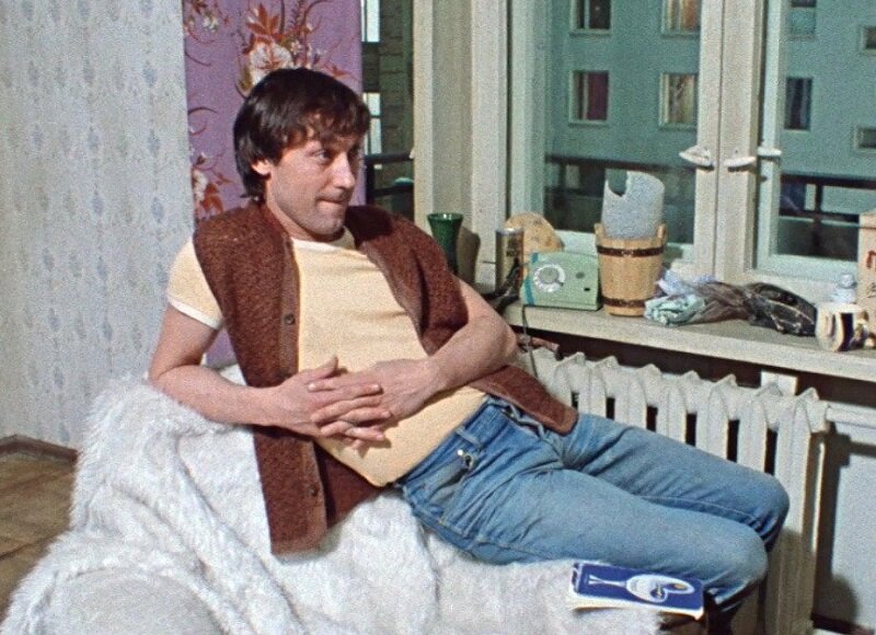 Кадр из фильма  «Влюблён по собственному желанию» (1982). Скриншот экрана.