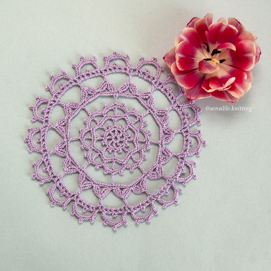 Кружевной мотив ретичелло крючком. В основе - узор ретичелло по эскизу XVI в.