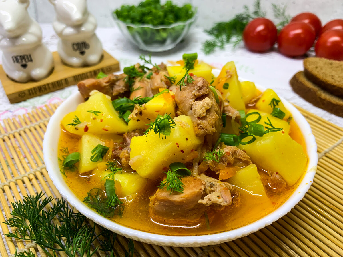 Картошка с тушенкой: готовим нежное и сытное блюдо с мясом кролика | Еда на  каждый день | Дзен